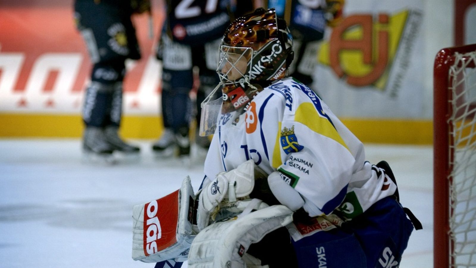 Lukkovahti Antti Raanta (89) maalissaan jokereiden neljännen maalin jälkeen SM-liigaottelussa Jokerit vs Rauman Lukko Helsingissä 5. tammikuuta 2010.