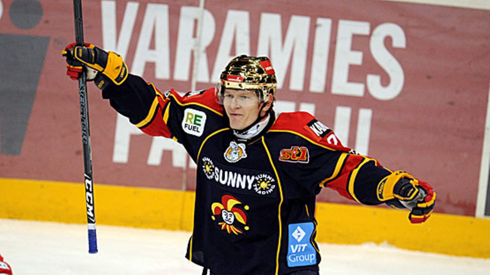 Jukka Hentunen oli illan hahmo lauantaina Oulussa. Kuva: Martti Kainulainen/LEHTIKUVA.