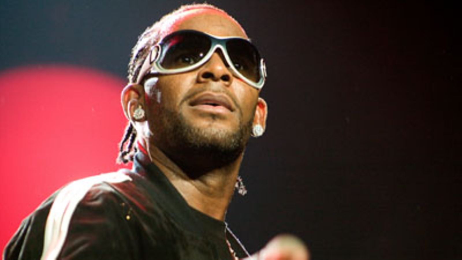 R. Kelly lavalla marraskuussa 2007. (Kuva: Annette Brown/Getty Images)