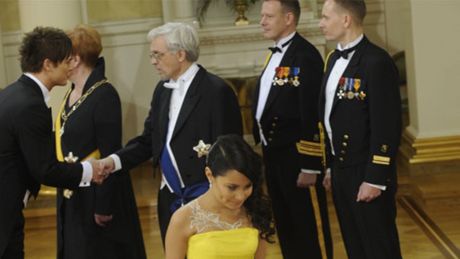 Hups, Anna Abreu unohti Panun! Kuva: AOP.