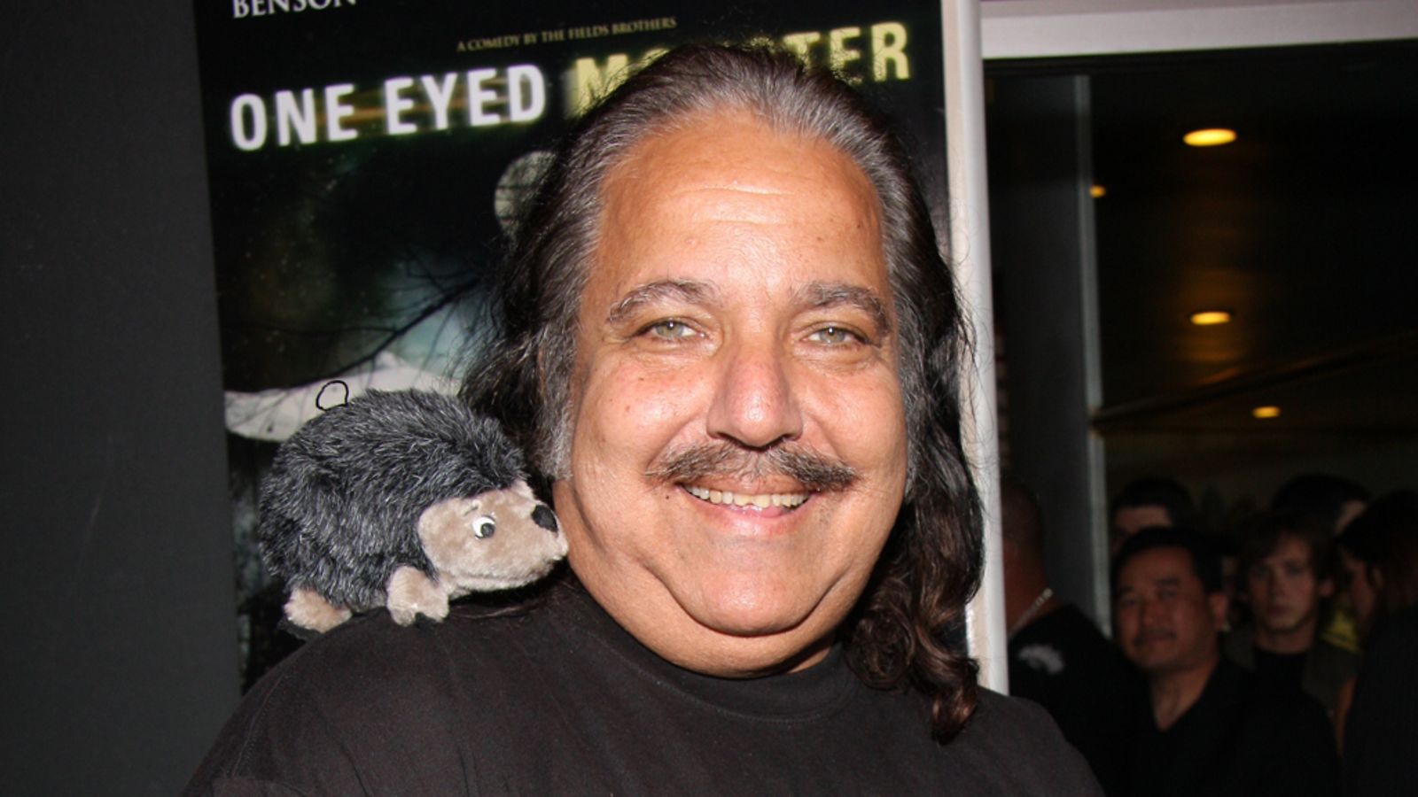 Legendaarinen aikuisviihdetähti Ron Jeremy saapuu Suomeen.