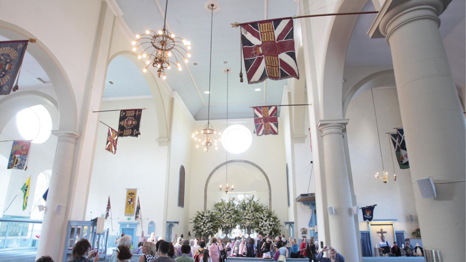 Endinburghilainen Canongate Kirk -kirkko, jossa Zara Phillips ja Mike Tindall menivät naimisiin.