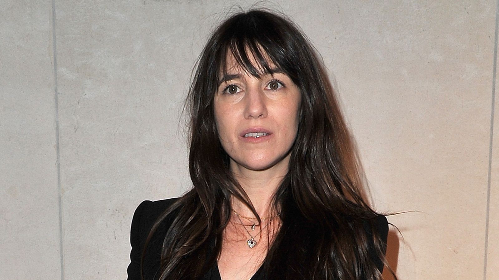 Charlotte Gainsbourg joutui perumaan Suomen-keikkansa.