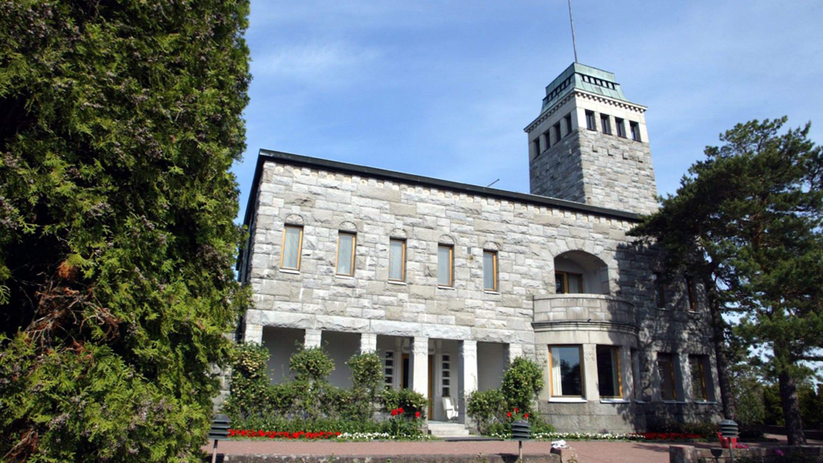 Kultarannan päärakennus.
