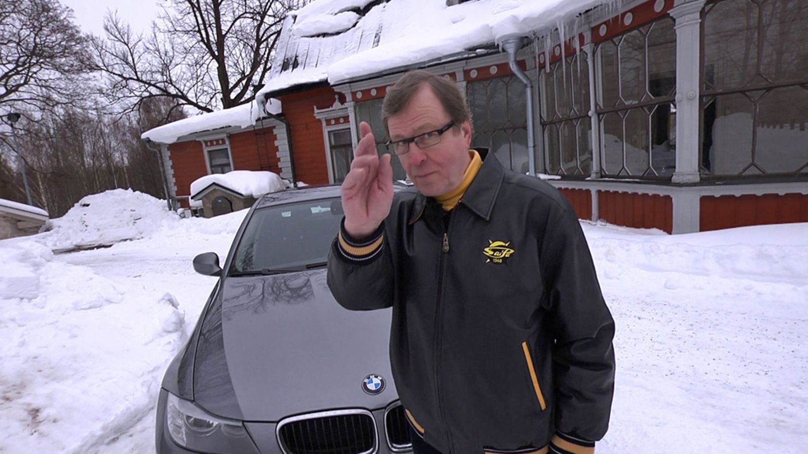 Arvi Lind paljastaa autoilutaustansa MTV3:n Teknarissa.