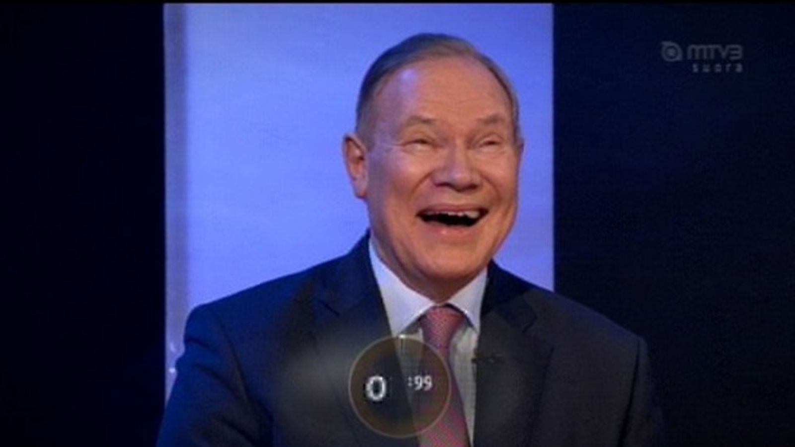 Paavo Lipponen repesi nauruun, kun Iina Kuustonen heitti härskin vitsin.