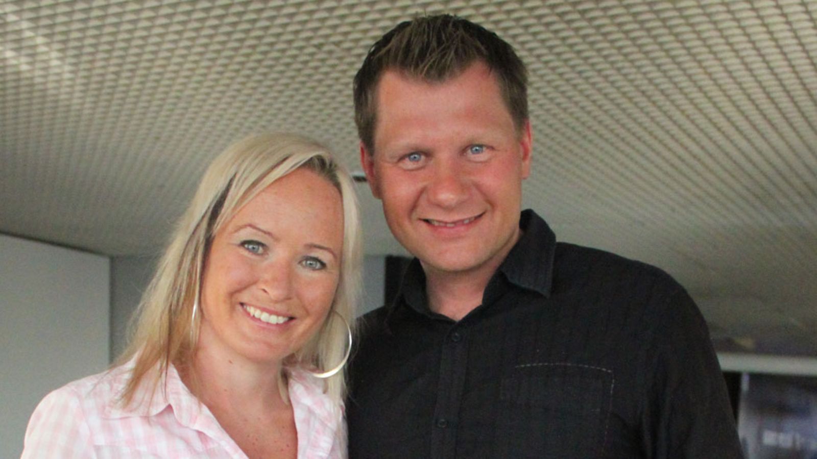 Riitta-Liisa ja Toni Roponen ovat innokkaita lätkäfaneja.