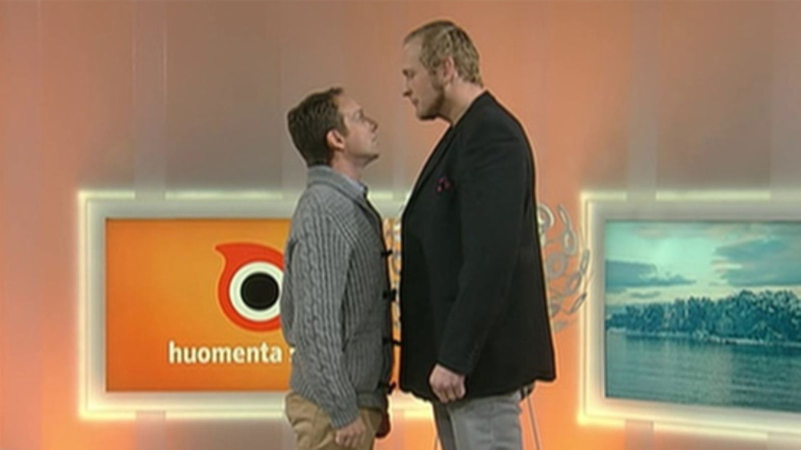 Jesse Kamras haastoi Heleniuksen tuijotuskilpailuun.