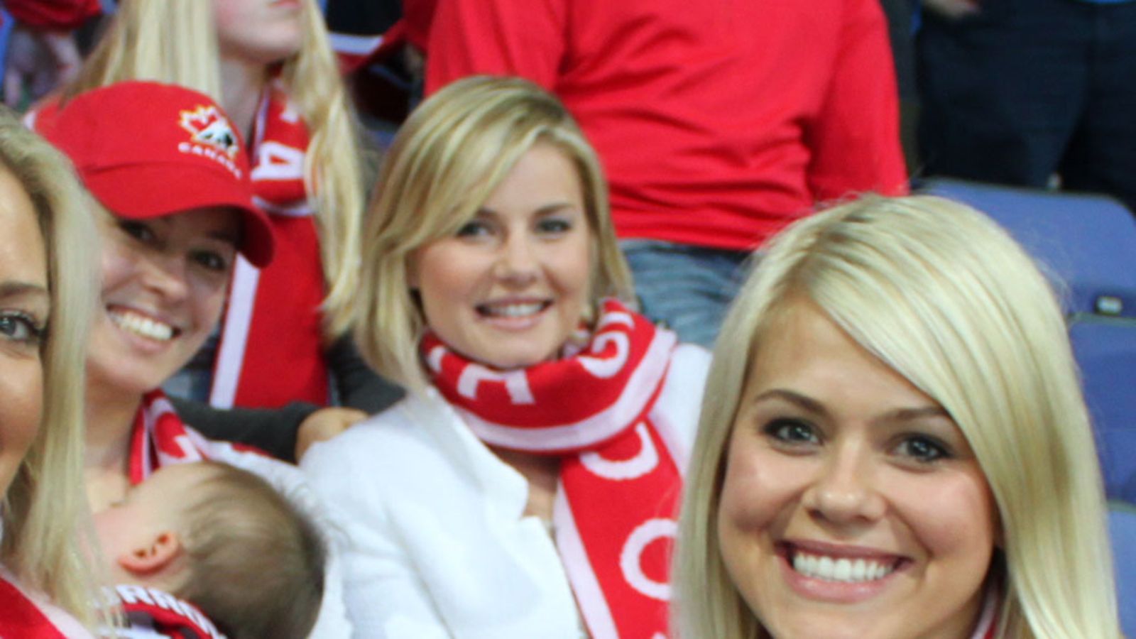 Elisha Cuthbert on seurustellut jo vuosia Dion Phaneufin kanssa.