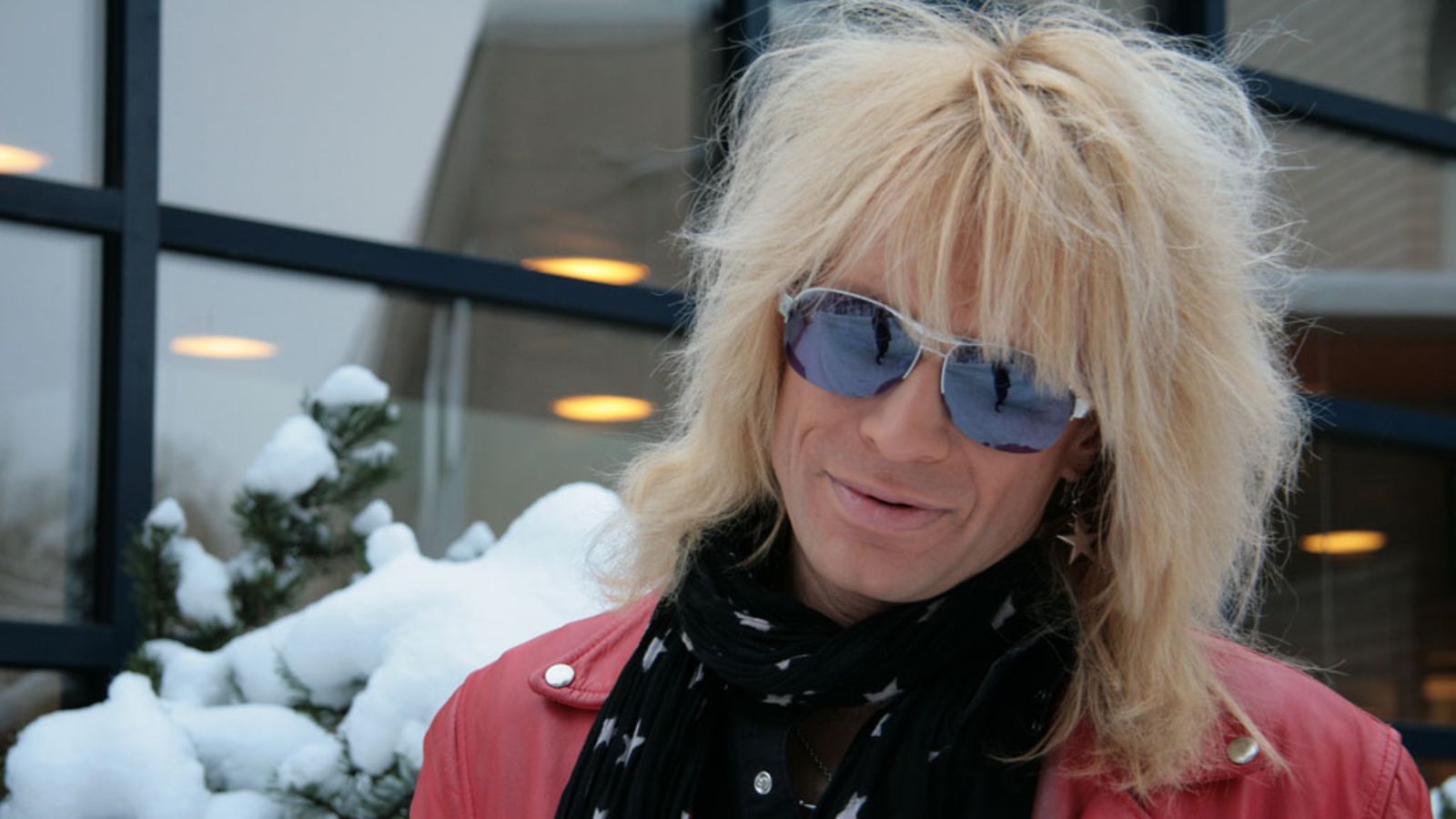 Michael Monroe sai Aurora-mitalin
