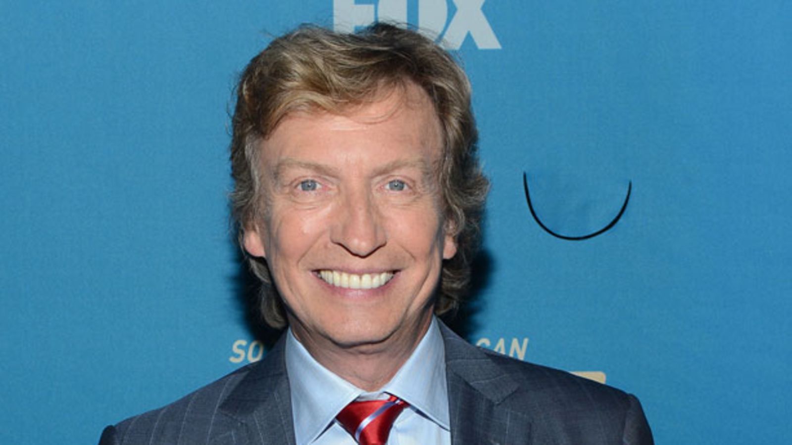 Nigel Lythgoe on ollut Holmesin tukena.