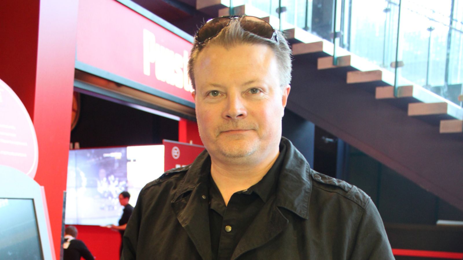Näyttelijä Kari Hietalahti viihtyi MM-huumassa.