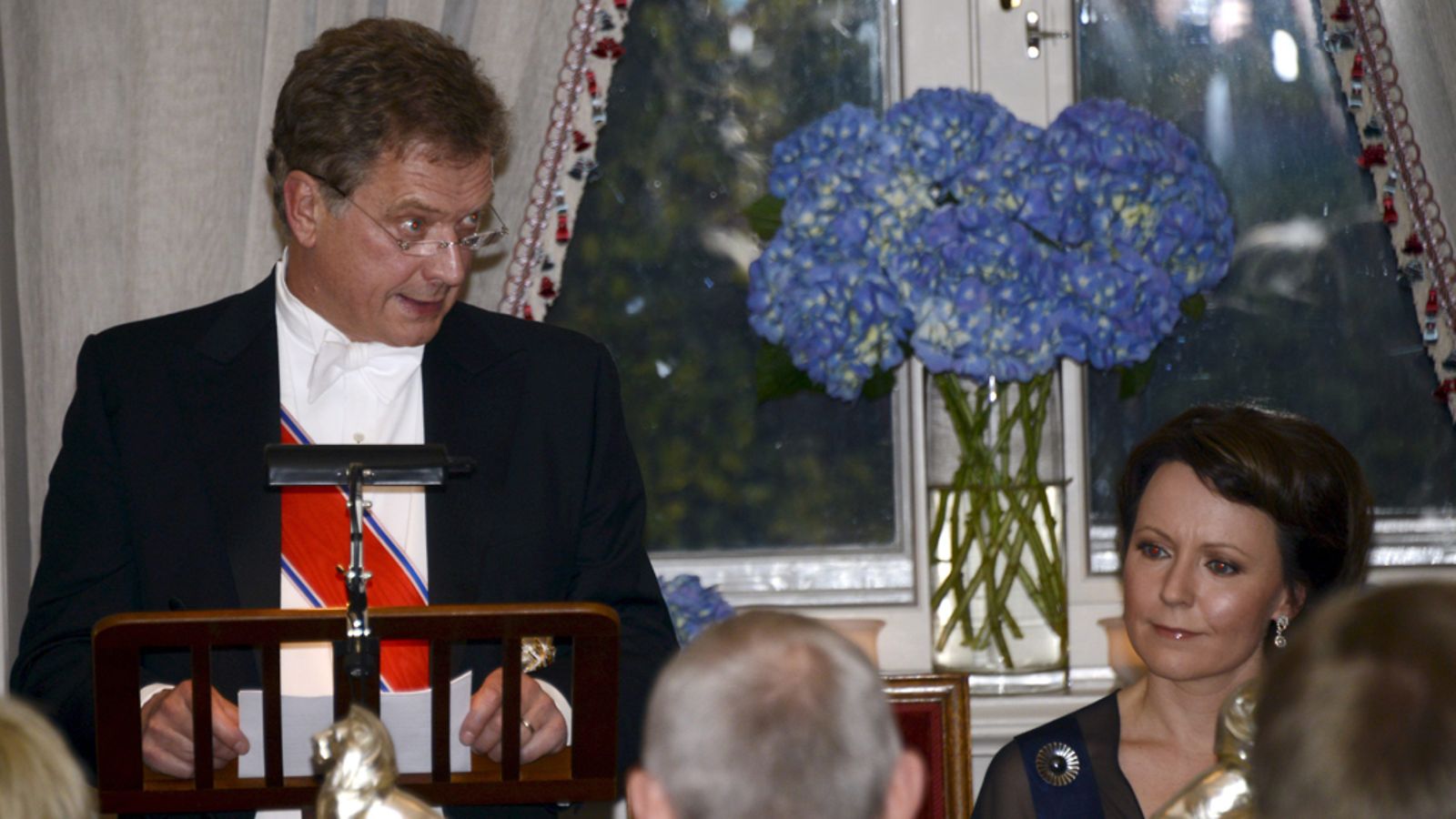 Presidentti Sauli Niinistö ja rouva Jenni Haukio kuningasparin juhlaillallisella Oslossa 10. lokakuuta 2012