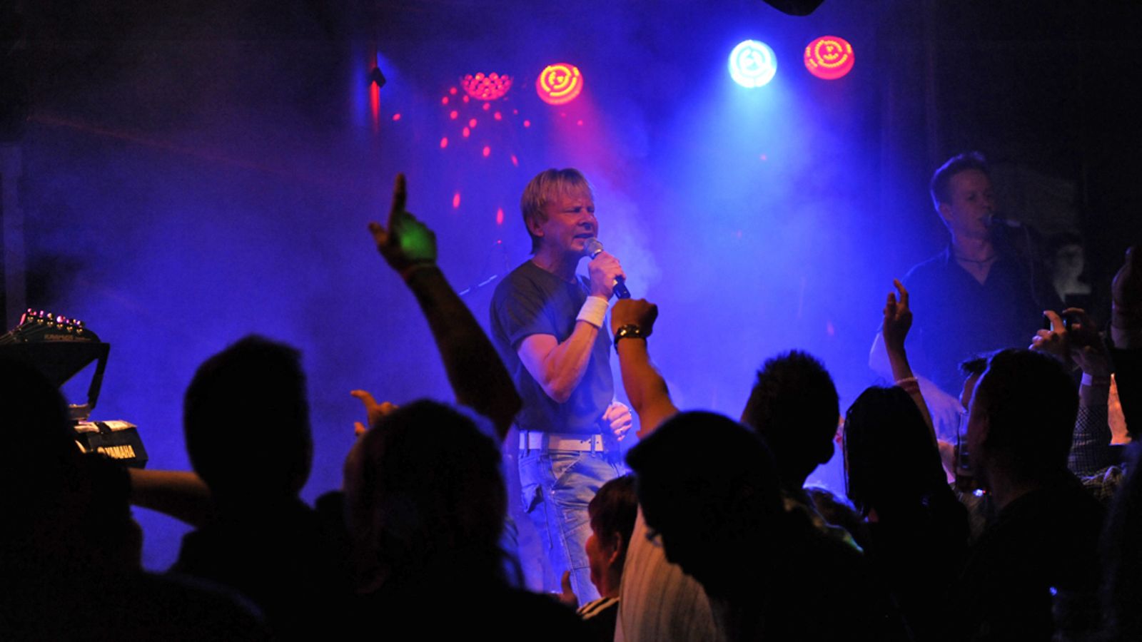 Matti Nykänen keikalla Vantaalla 8.6.2012.