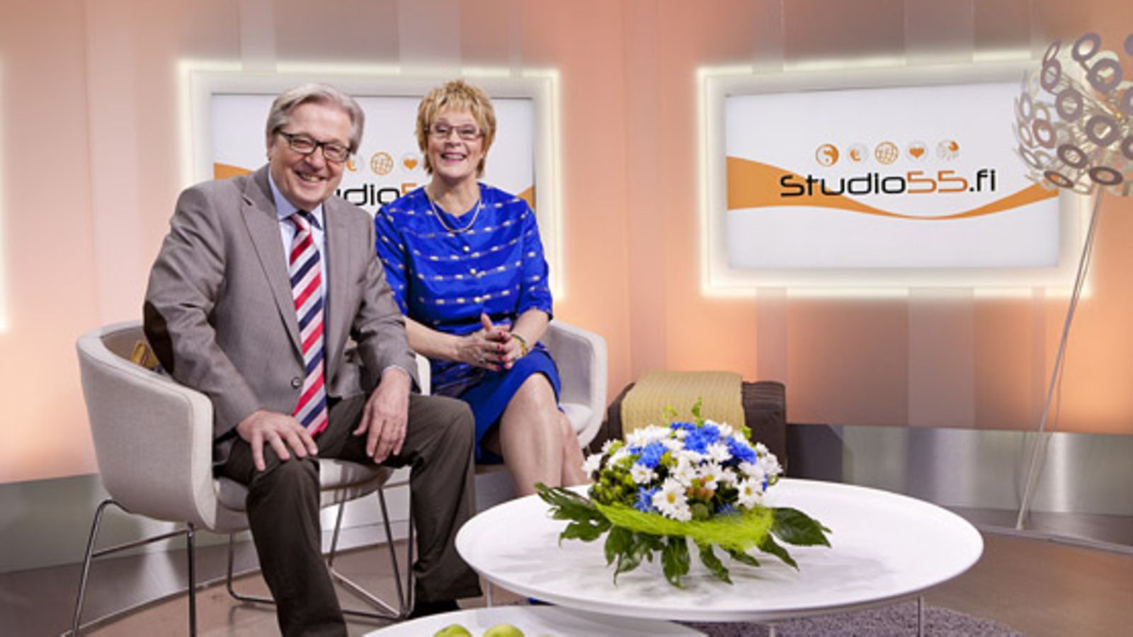 Studio55.fi-ohjelman juontajat Markku Veijalainen ja Pirjo Haapoja.