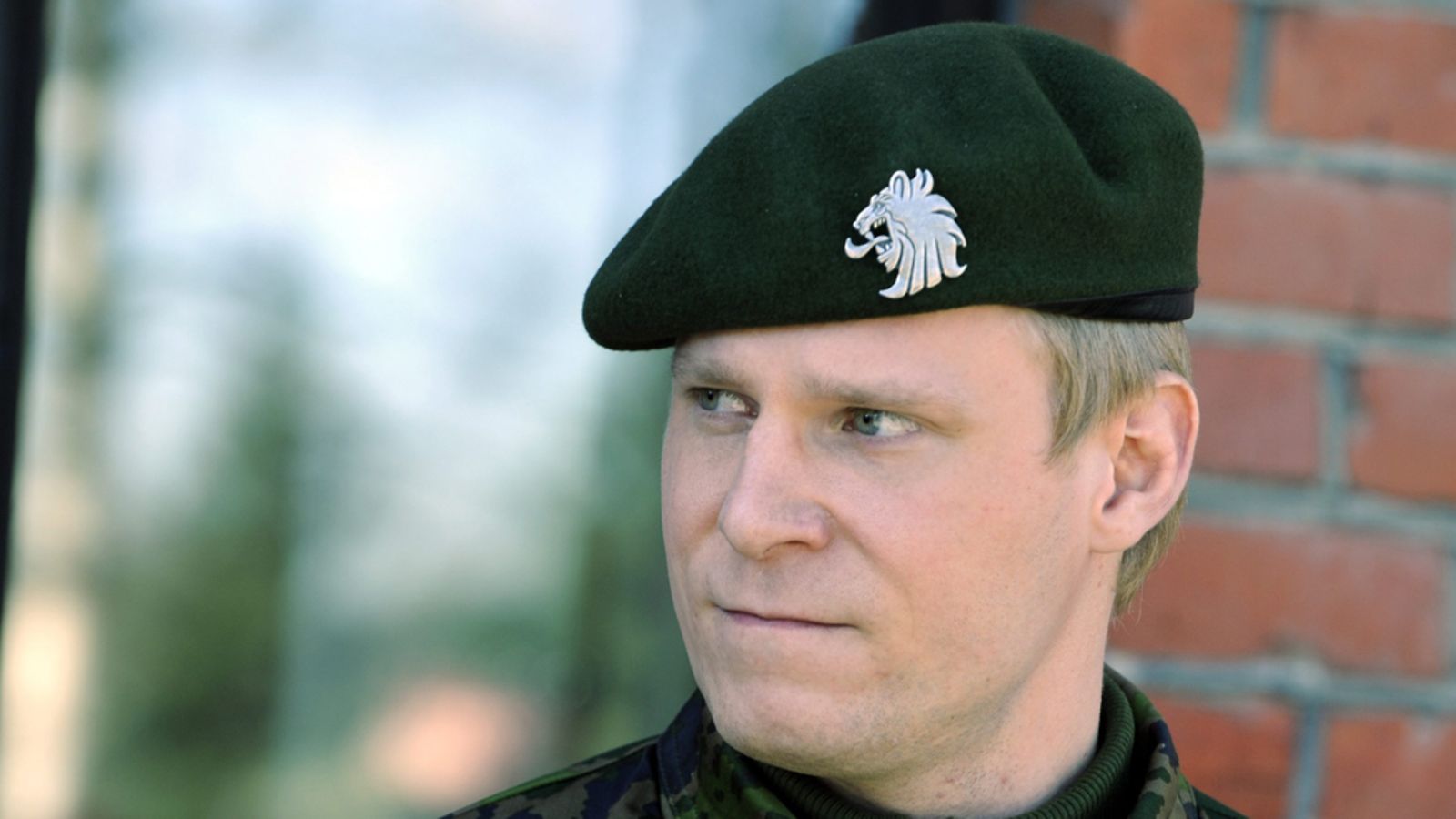 Mikko Koivu suorittaa varusmiespalvelustaan Hämeen rykmentissä, Lahden Urheilukoulussa.