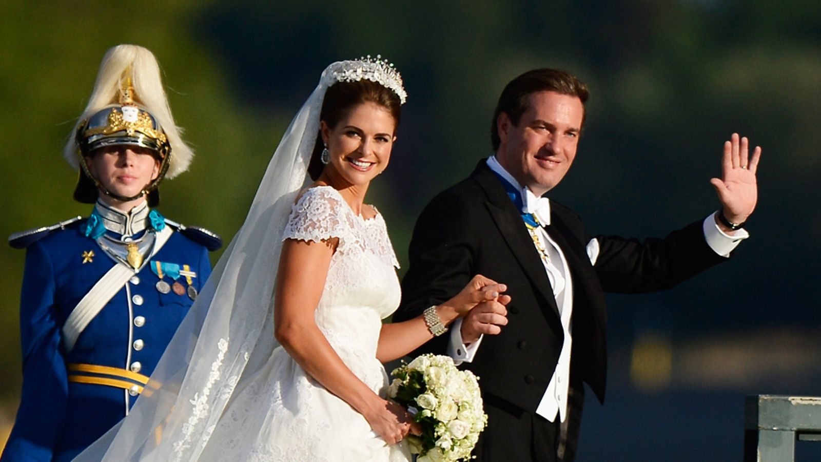 Prinsessa Madeleine asteli onnellisesti avioon Chris O'Neillin kanssa.