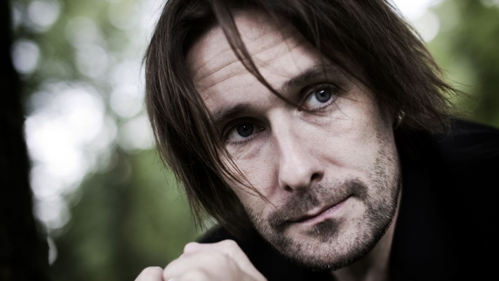 Kalle Ahola julkaisee uuden soololevyn.