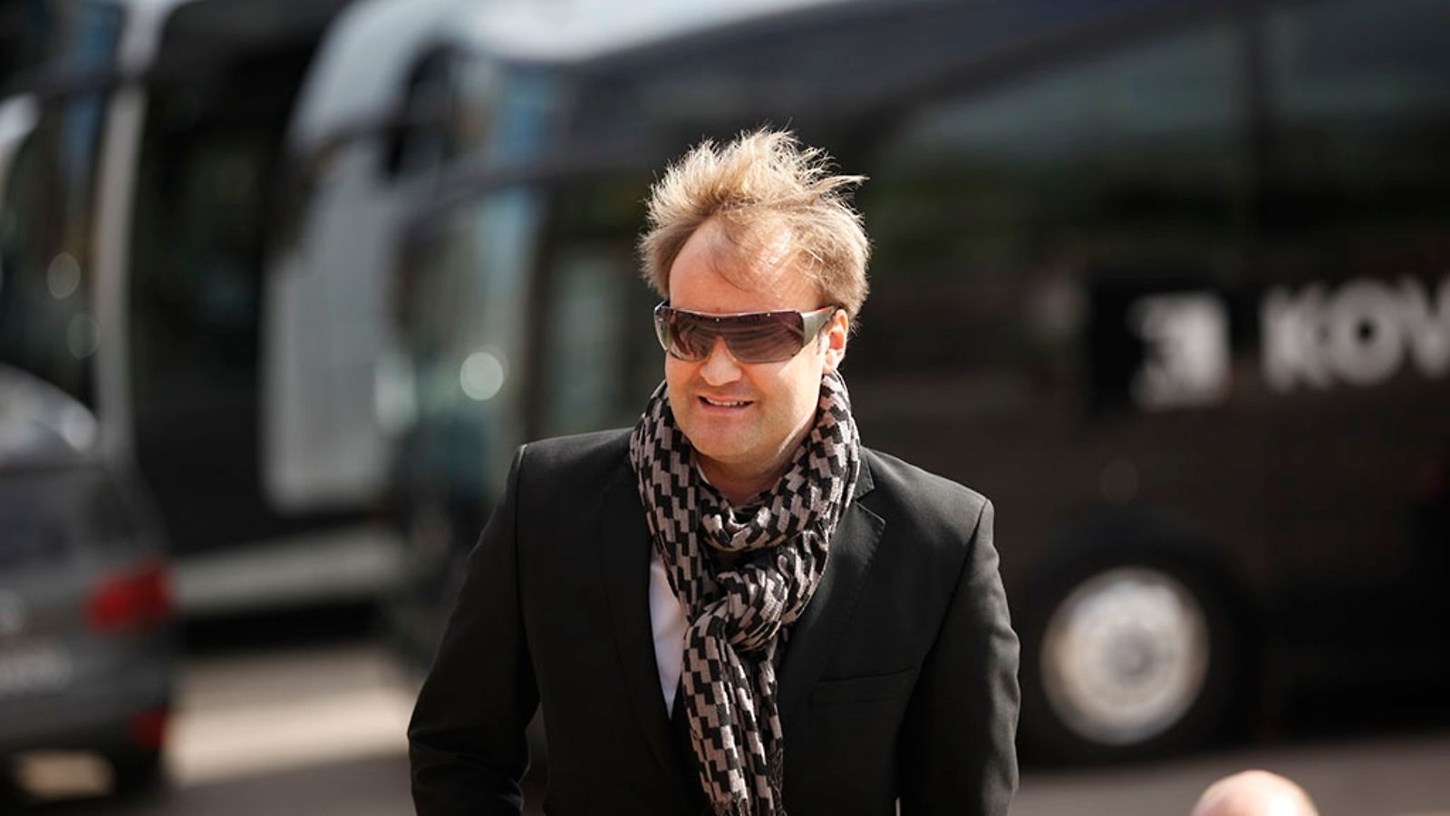 Joonas Hytönen saapui Vappu Pimiän häihin vappuaattona.