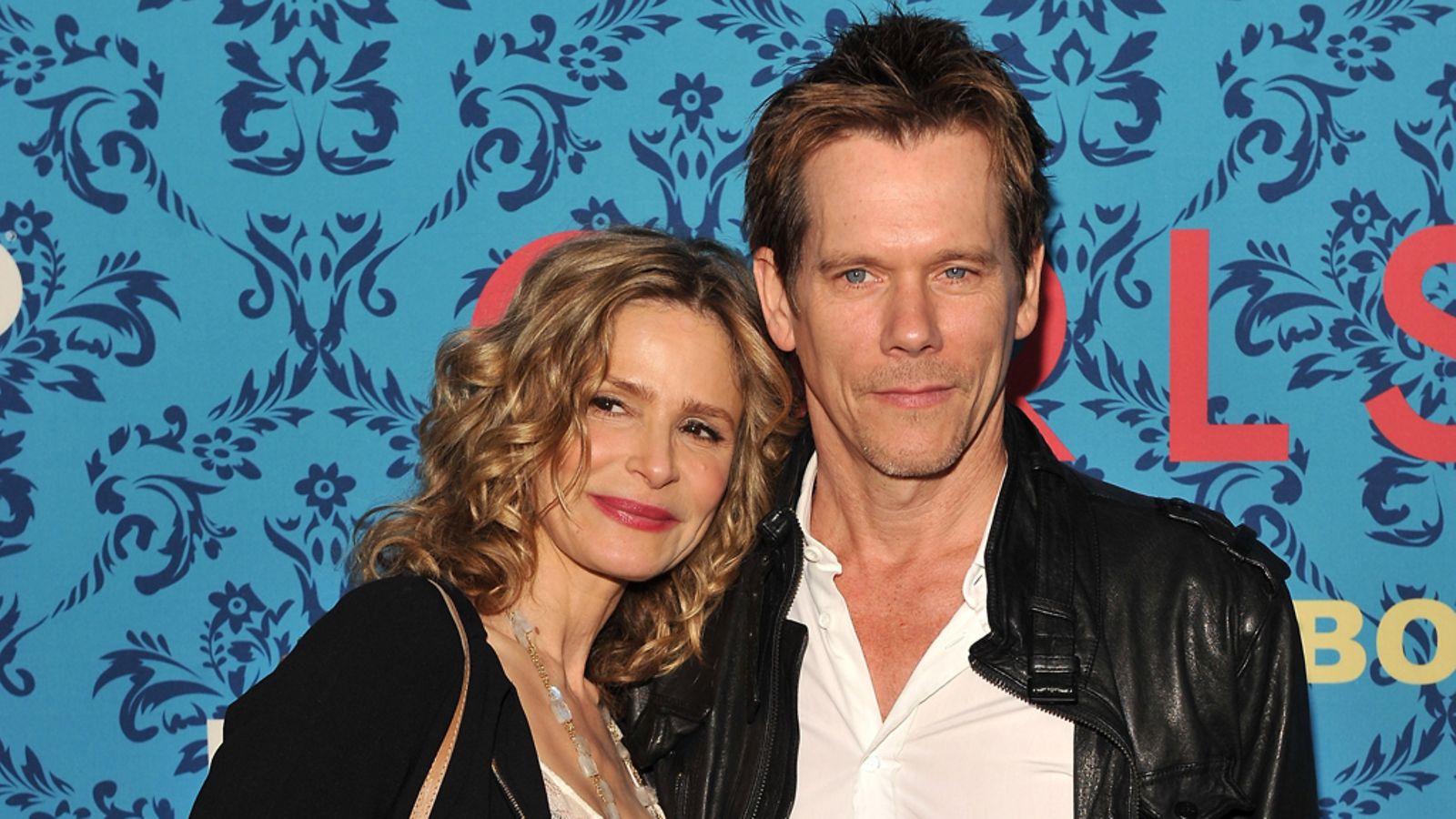 Kevin Bacon nappasi kainaloon vaimonsa Kyra Sedwickin.