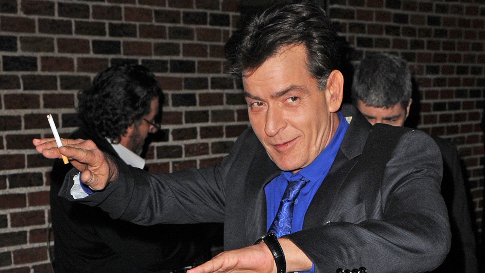 Charlie Sheen saapui eilen iloisissa tunnelmissa David Letterman-showhun.