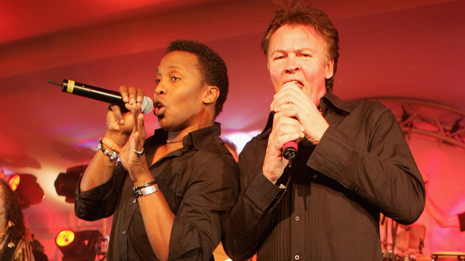 Haddaway ja Paul Young keikalla Itävallassa 2007.