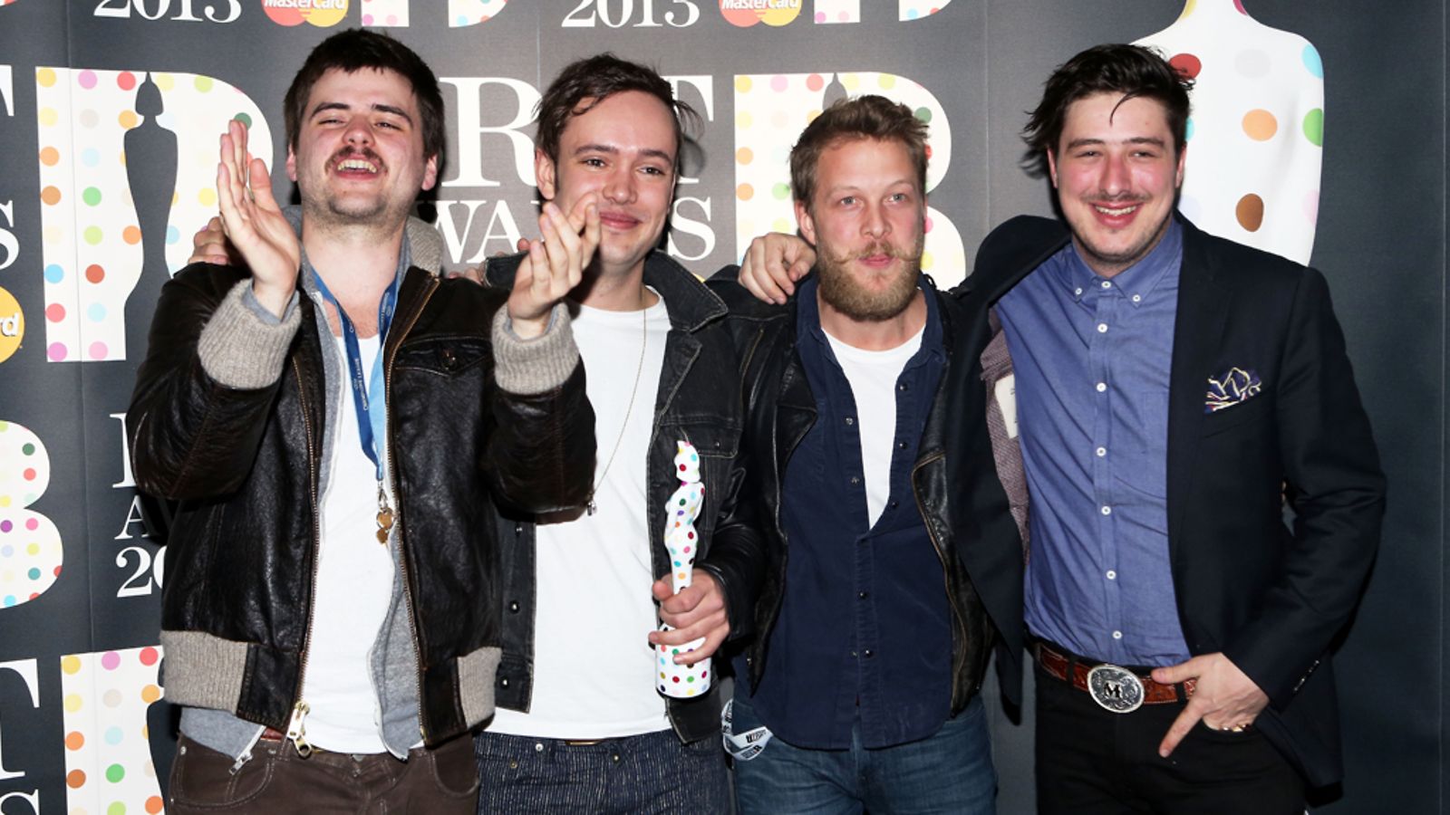 Winston Marshall (vas.), Ben Lovett, Ted Dwane and Marcus Mumford Mumford & Sons