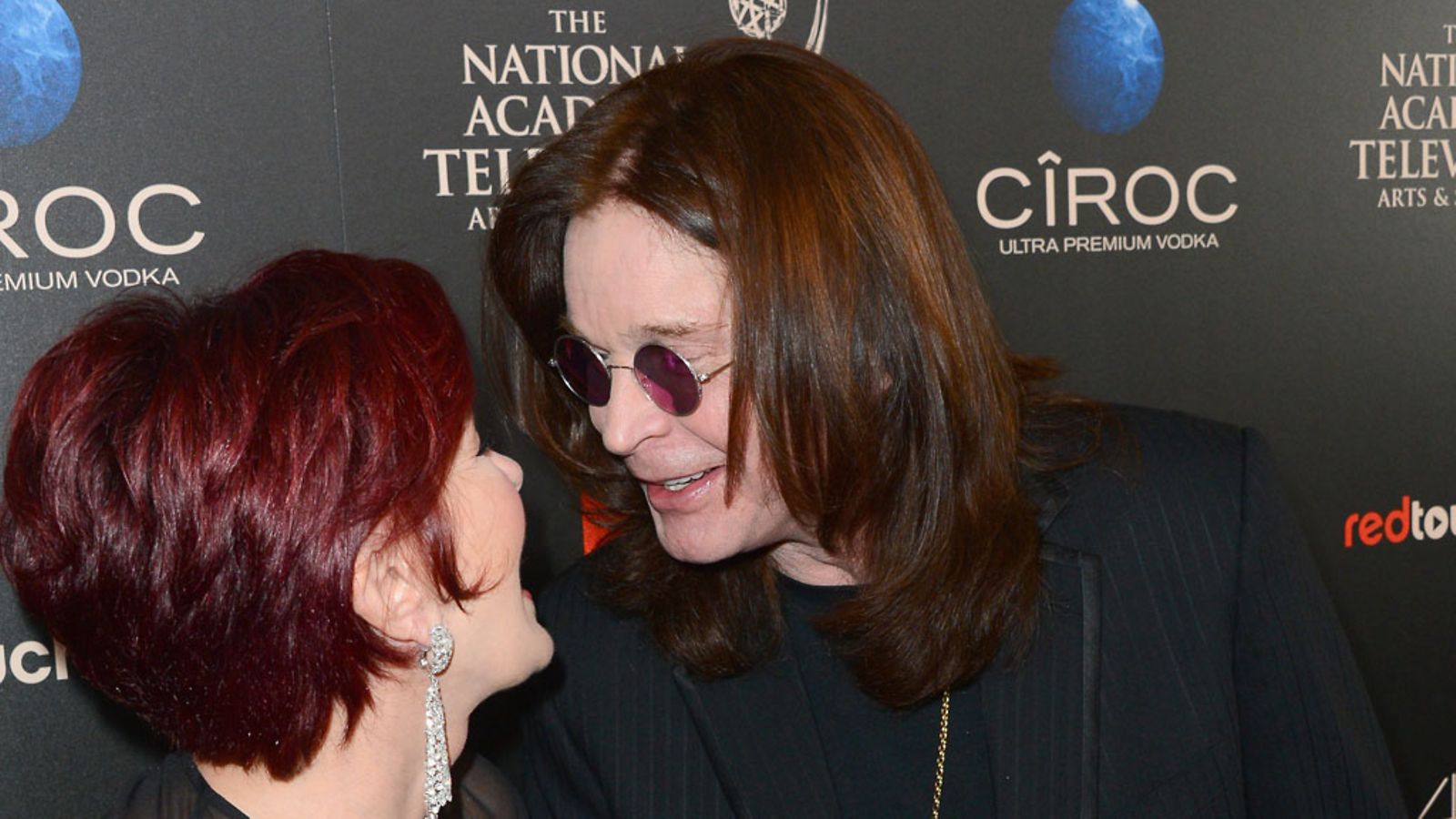 Sharon ja Ozzy hempeilivät Daytime Emmy Awardseissa.