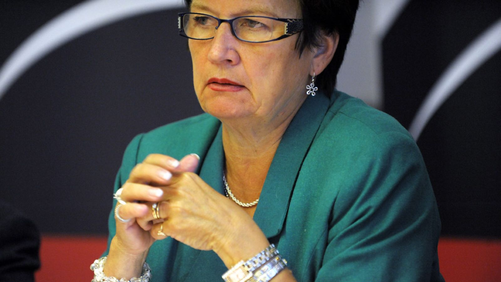 Ulla-Maj Wideroos on yksi DingDongWalk-videolla nähtävistä kansanedustajista.