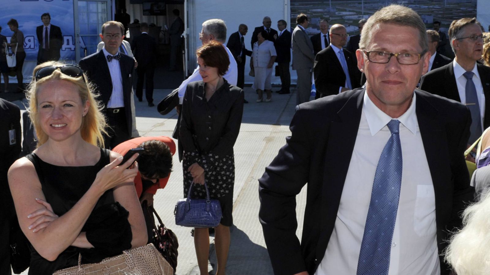 Matti Vanhanen ja Eveliina Talvitie osallistuivat vedenpuhdistamon avajaisiin Pietarissa.