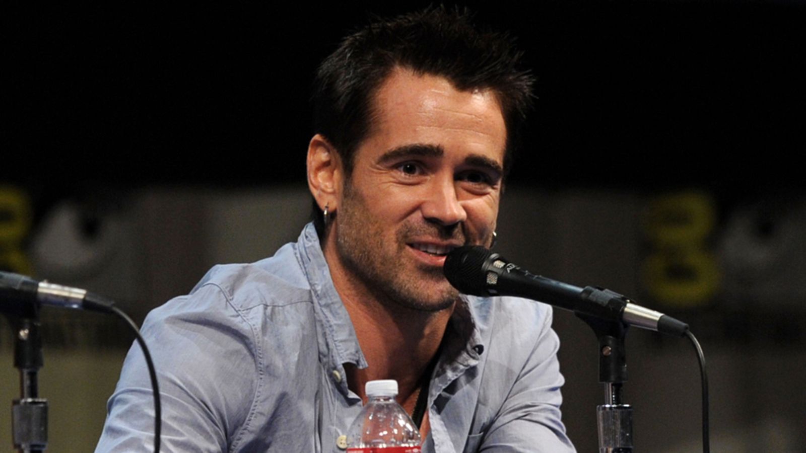 Colin Farrell nolostelee nakuilua.