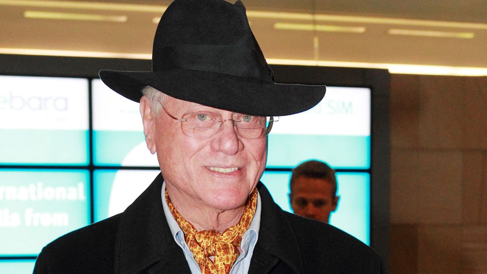 Larry Hagman taistelee taas syöpää vastaan.