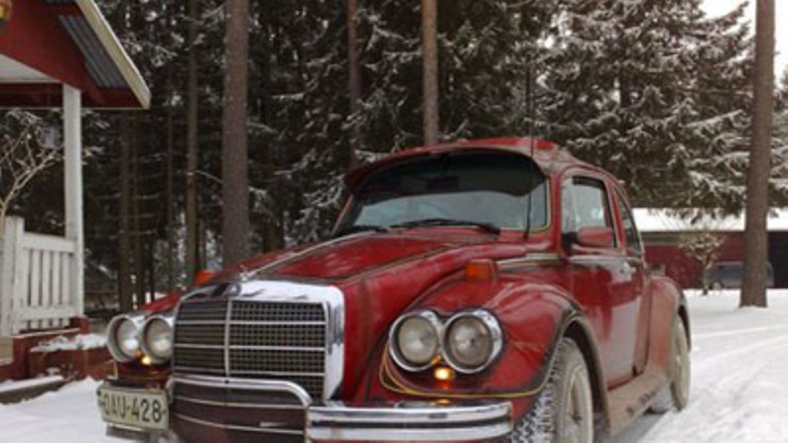 Uuno muuttaa maalle -elokuvan auto.