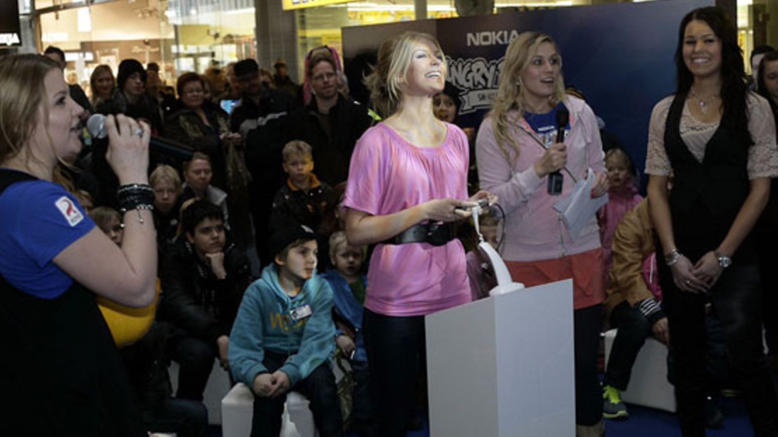 Pia Pakarinen, Merituuli Lindström, Sara Sieppi