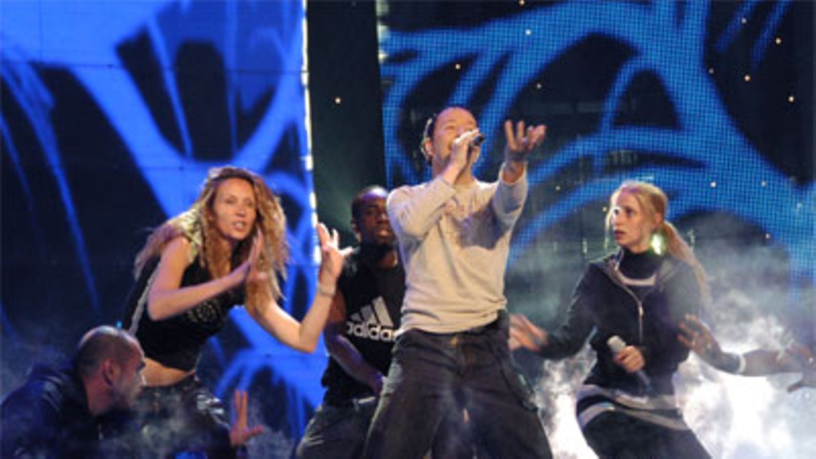 Sveitsin DJ BoBo harjoittelee (Photo by Alain Douit, Eurovision.tv)