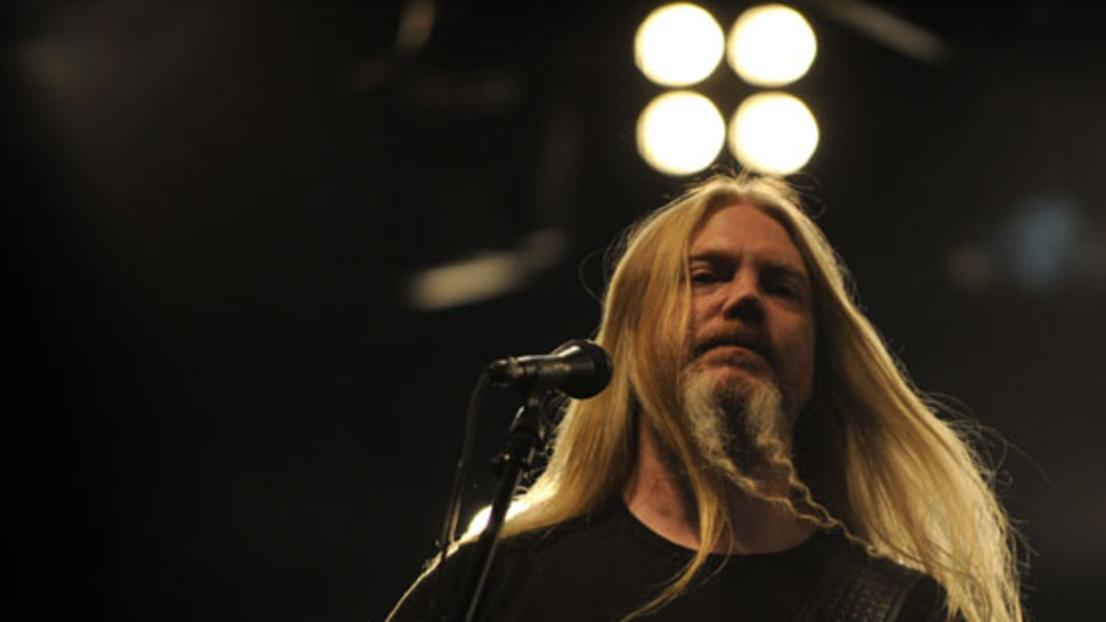 Nightwishin Marco Hietala Ilosaarirockissa 2008. (Kuva: Mikko Stig/Lehtikuva)