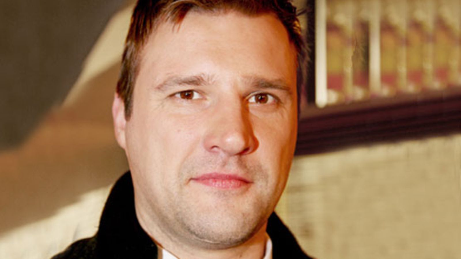 Kari Taalasmaan roolissa nähdään Henri Halkola. Kuva: MTV Oy.