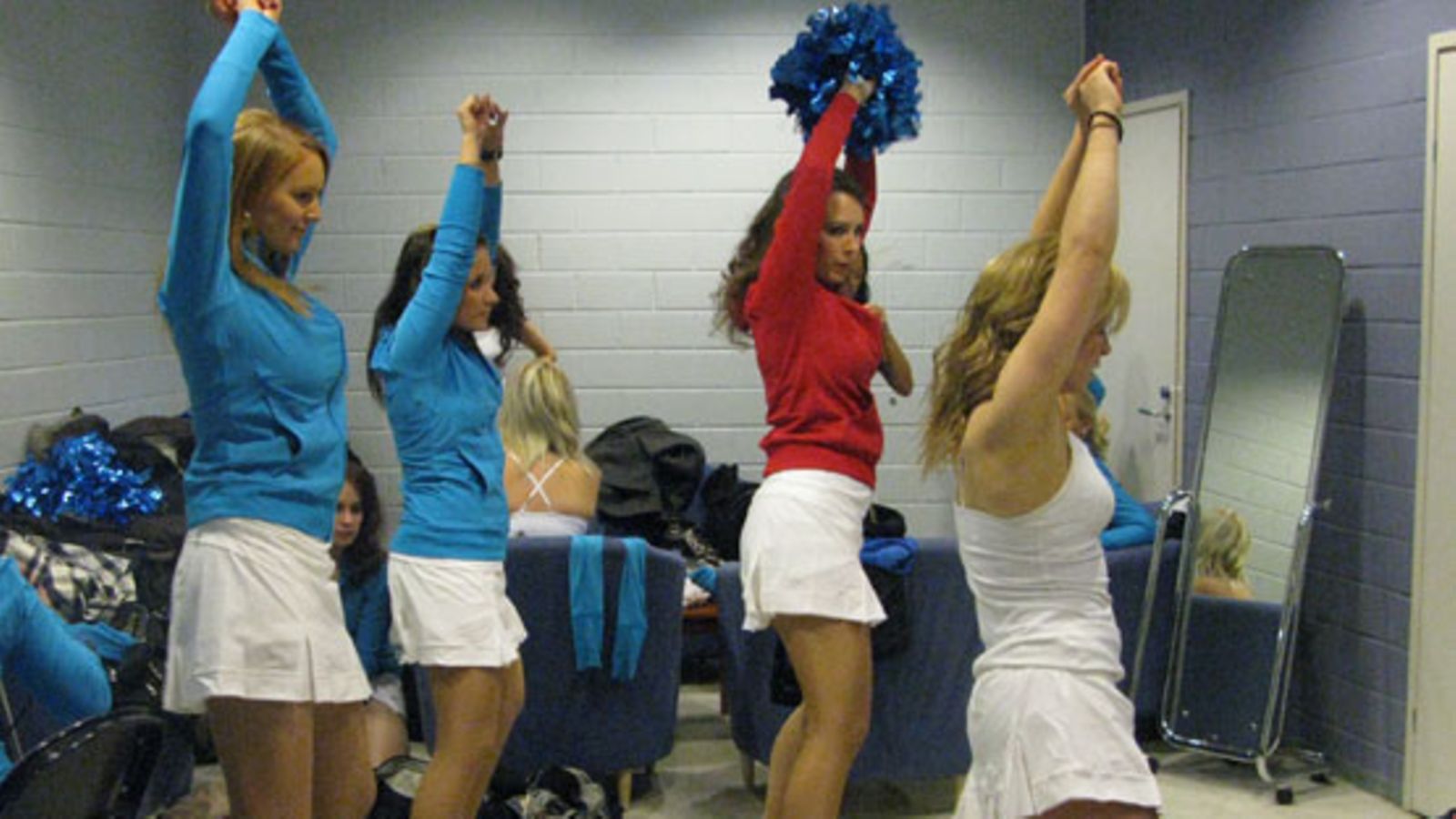 HIFK:n Big Red Cats -cheerleaderit (Kuva: MTV Oy)
