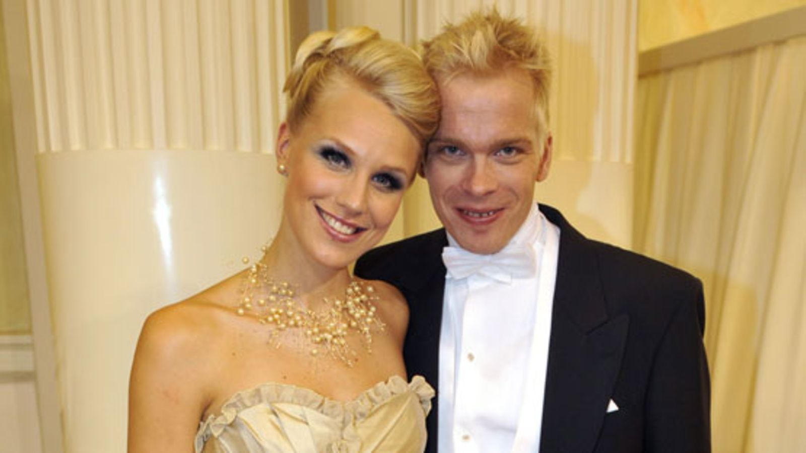 Suunnistajat Minna Kauppi ja Pasi Ikonen Linnan juhlissa vuonna 2008. (Kuva: Jussi Nukari/Lehtikuva)