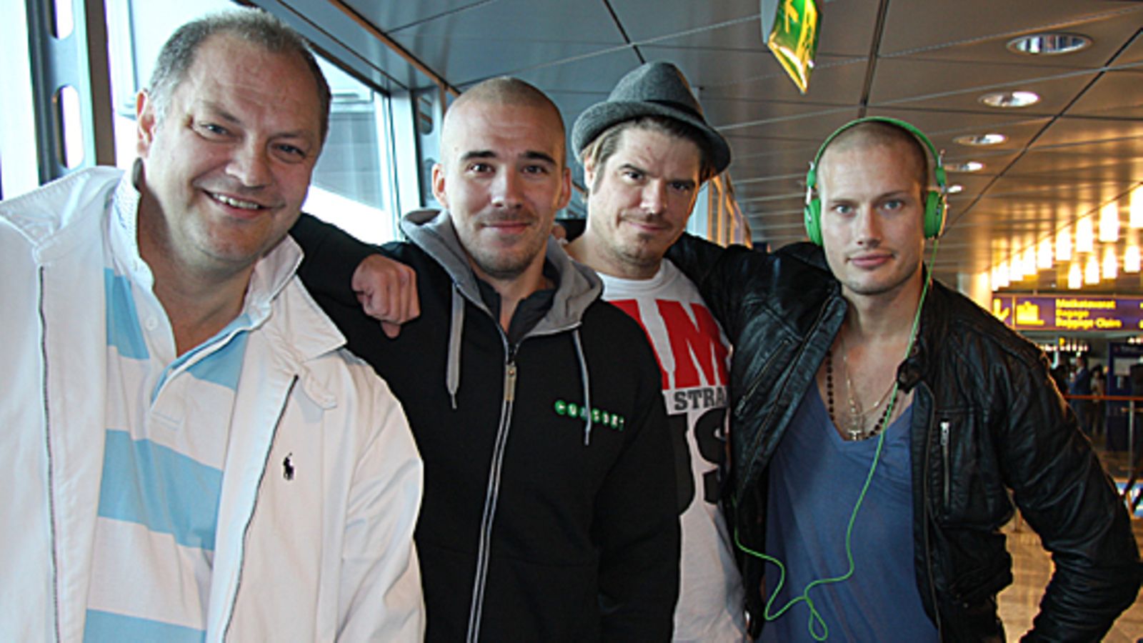 Esa Tikkanen, Aleksi Valavuori, Jussi Heikelä ja Kim Herold matkalla Unibet Open pokeriturnaukseen Prahaan. Kuva: MTV3.