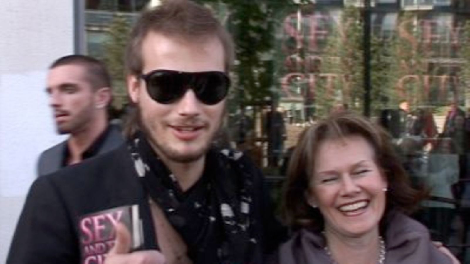 Kim Herold äitinsä Hannelen kanssa. (Kuva: Viihdeuutiset)