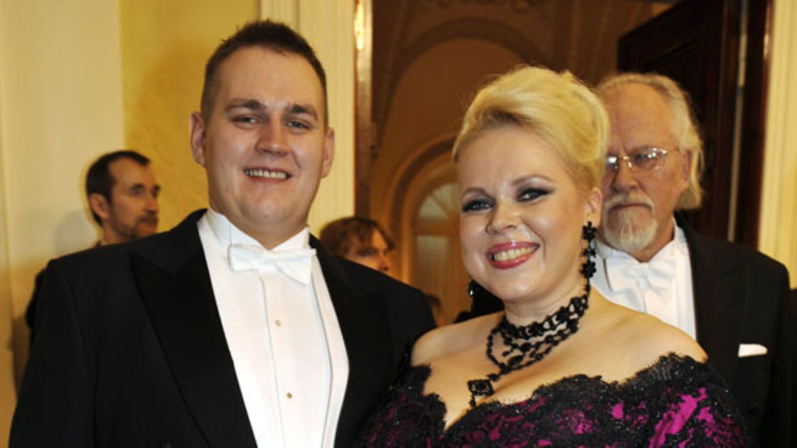 Johanna Rusanen-Kartano ja Antti Kartano Linnan juhlissa. (Kuva: Sari Gustafsson/Lehtikuva)