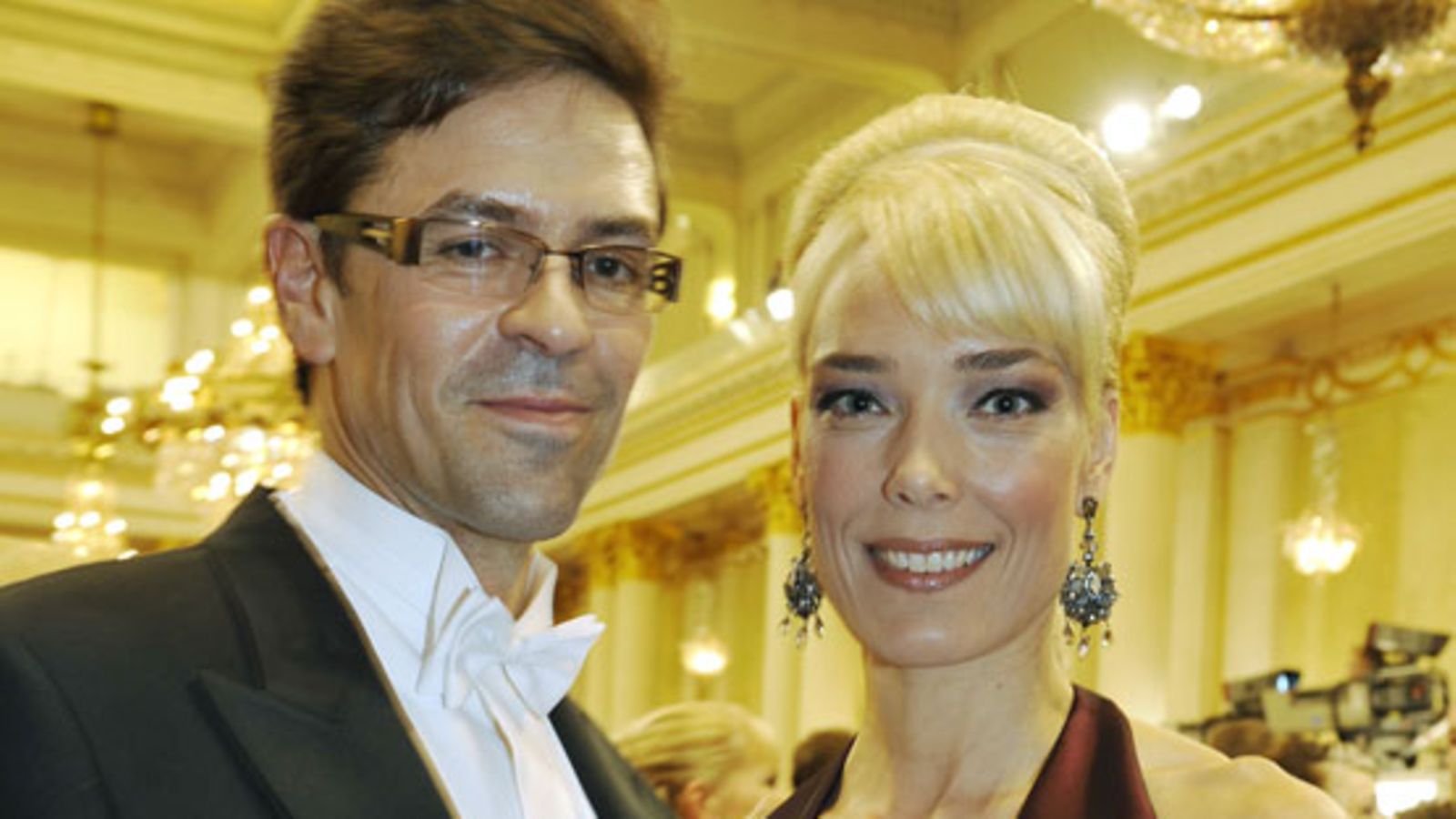 Minna Tervamäki ja Mika Järvinen itsenäisyyspäivän vastaanotolla. (Kuva: Sari Gustafsson/Lehtikuva)