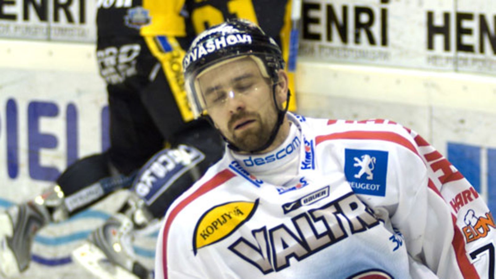 JYP:n Mikko Hakkarainen (kuva: Timo Hartikainen/Lehtikuva)