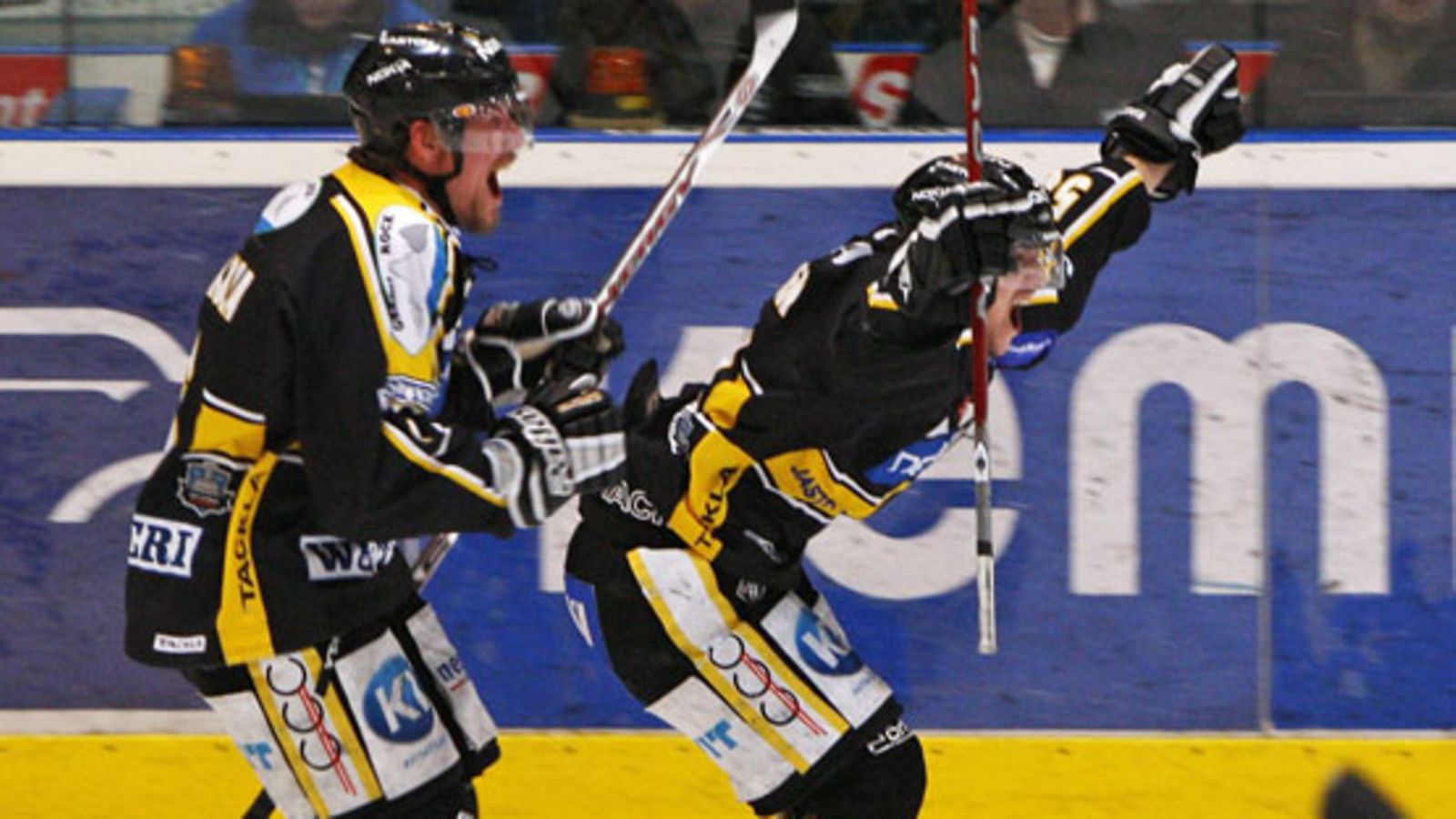 Kärppien Aaltonen ja Mikkola (kuva: Timo Heikkala/Lehtikuva)