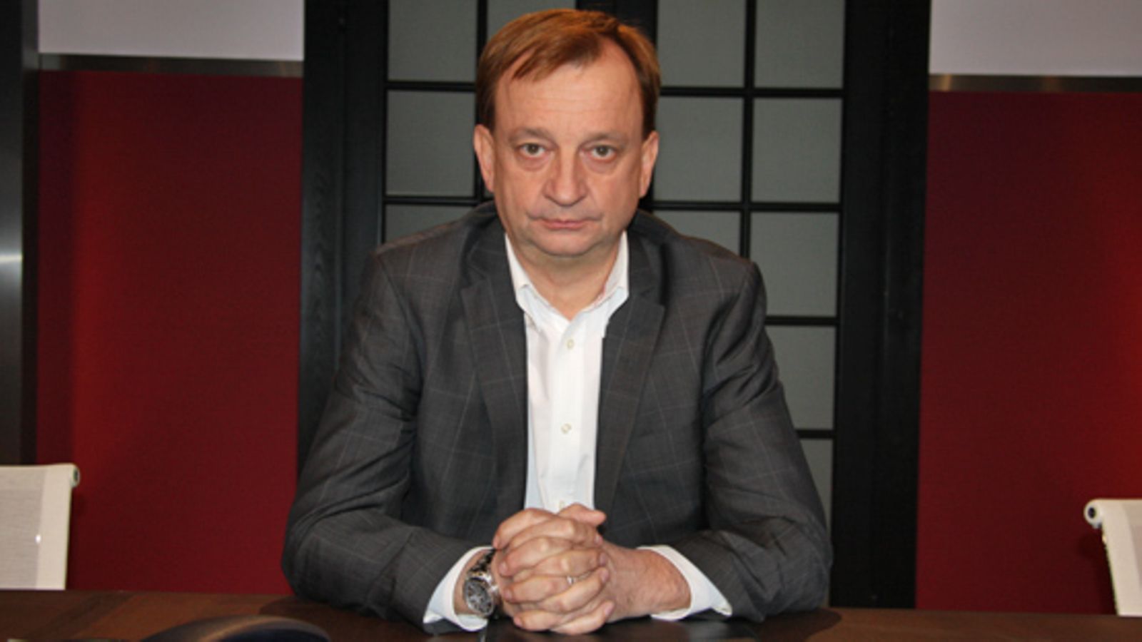 Diili: Miksi tuplapotkut, Hjallis? Kuva: MTV Oy.