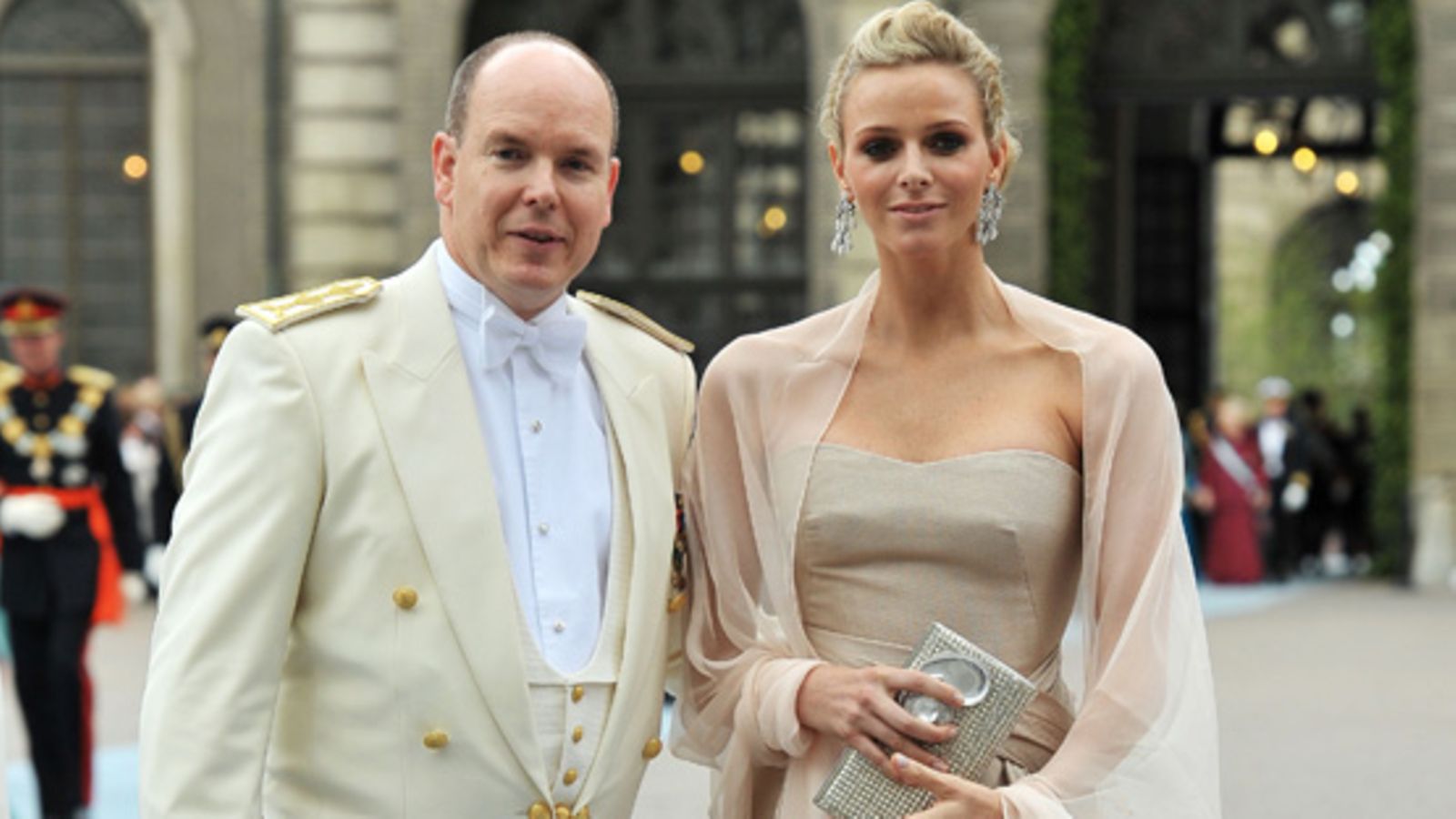 Monacon ruhtinas Albert kihlattunsa Charlene Wittstockin kanssa. Kuva: Getty/AOP.