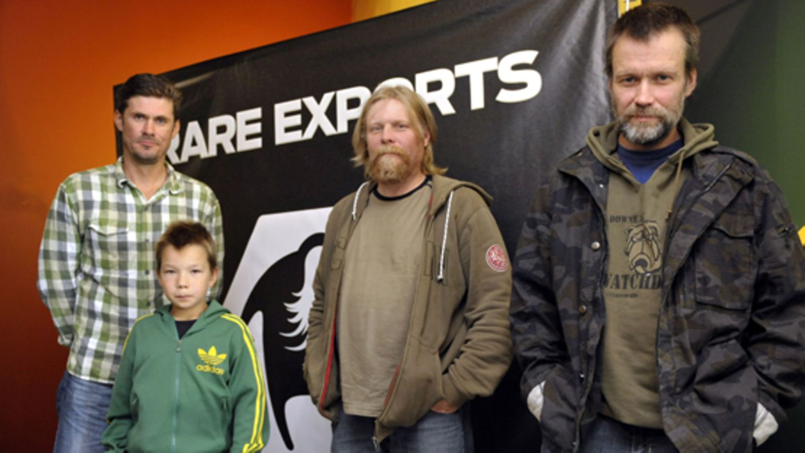 Rare Exports -elokuvan näyttelijät Tommi Korpela, Onni Tommila, Rauno Juvonen ja Jorma Tommila elokuvan tiedotustilaisuudessa vuonna 2009. (Kuva: Kimmo Mäntylä/Lehtikuva)