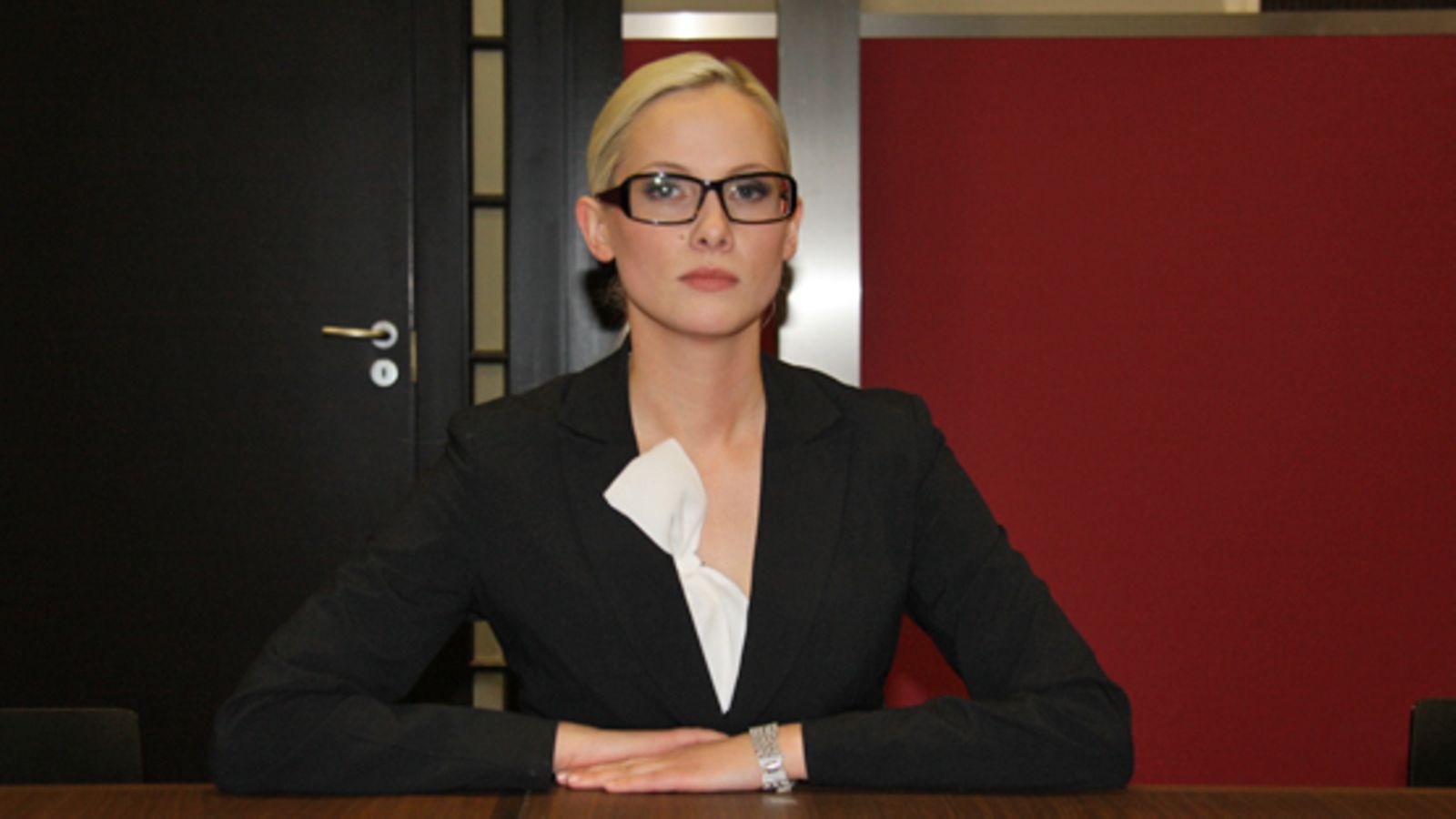 Susanna Hillenbrand putosi ensimmäisenä Diilistä. Kuva: MTV Oy.