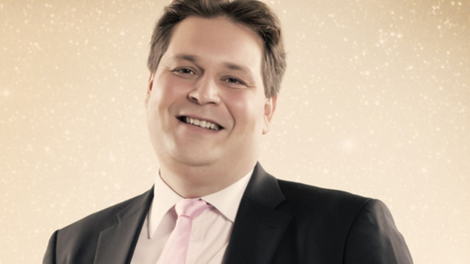 Jethro Rostedt menetti yöunensa ensimmäisen Diili-jakson takia. (Kuva: MTV Oy)